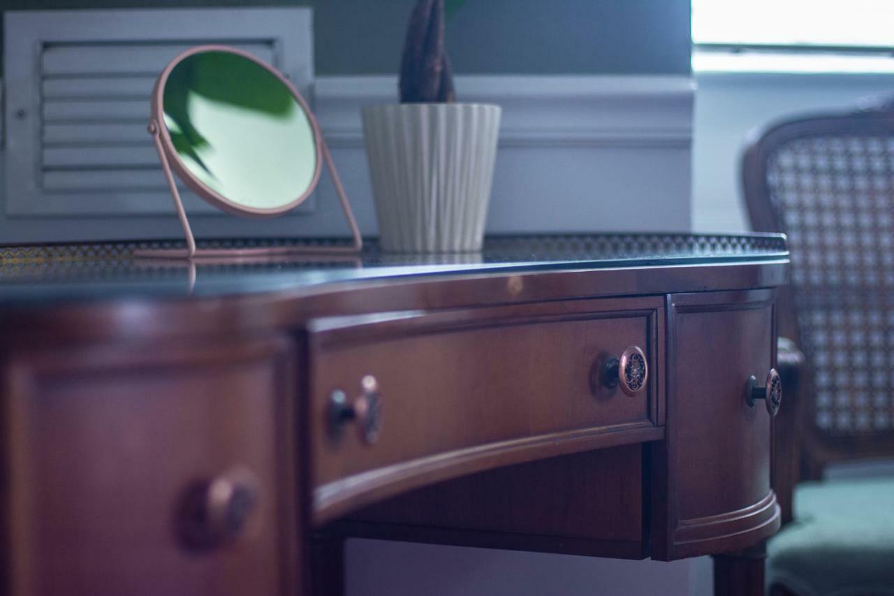Daybed With Trundle In The Beautiful Ashley Inn 4 Blocks From King St Charleston Phòng bức ảnh
